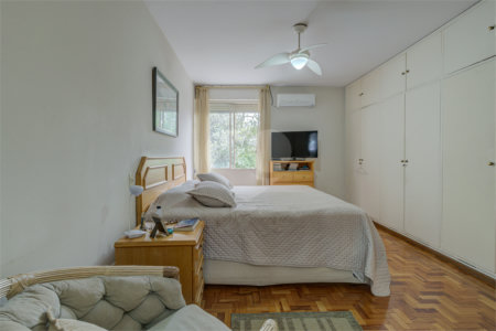 Casa à venda ou para alugar com 4 quartos, sendo 2 suítes, em Ibirapuera, São Paulo, SP