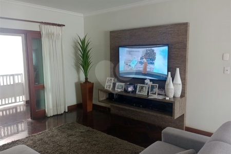 Casa à venda com 5 quartos, sendo 3 suítes, no Centro, Itapetininga, SP