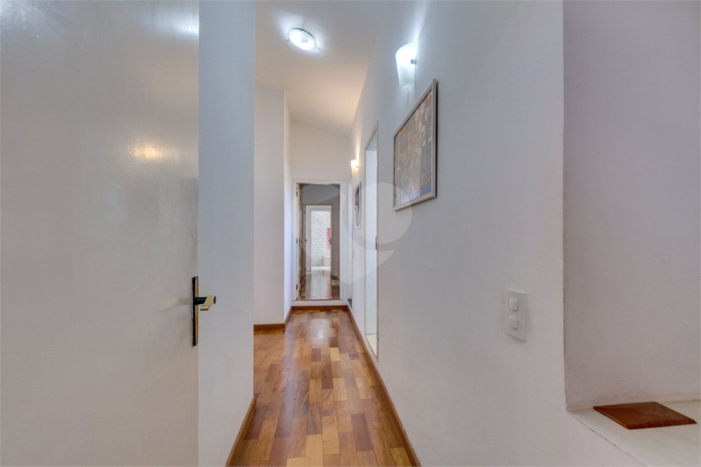 Sobrado à venda com 4 quartos, sendo 1 suíte, em Alto da Boa Vista, São Paulo, SP