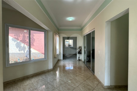 Casa à venda com 4 quartos, sendo 3 suítes, no condomínio Terras de Mont Serrat, Salto - SP