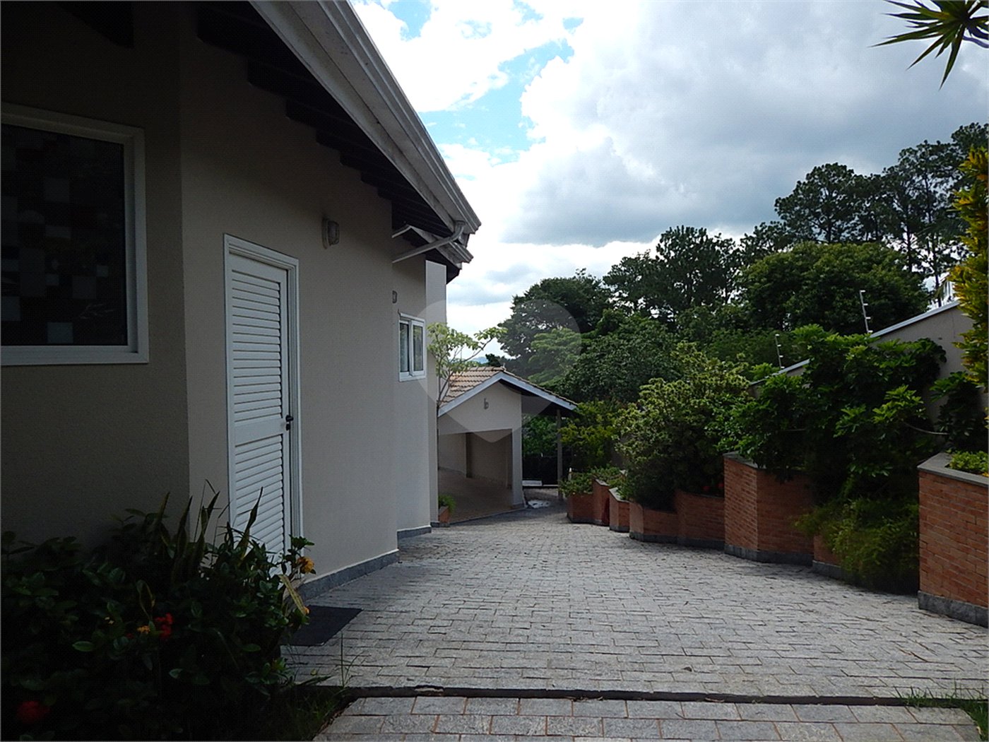 Casa à venda com 3 quartos, sendo 1 suíte, no condomínio Alpes de Vinhedo, Vinhedo - SP