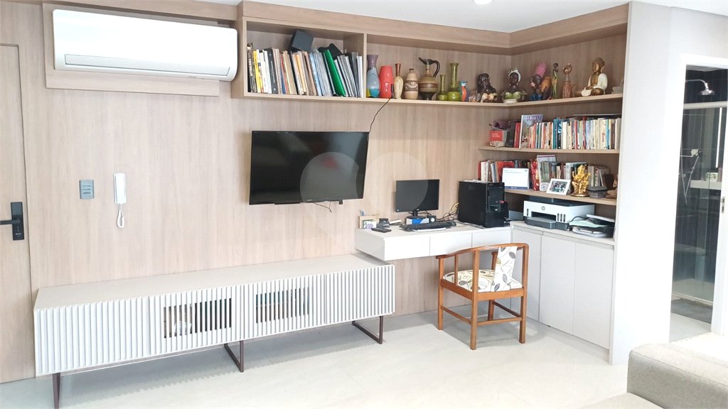 Apartamento a venda na Saúde 2 dormitórios com 2 vagas de garagem demarcadas. Aceita e estuda Permuta.