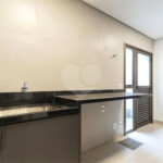 Casa à venda com 3 quartos, sendo 2 suítes, no condomínio Residencial Erika, São Paulo - SP