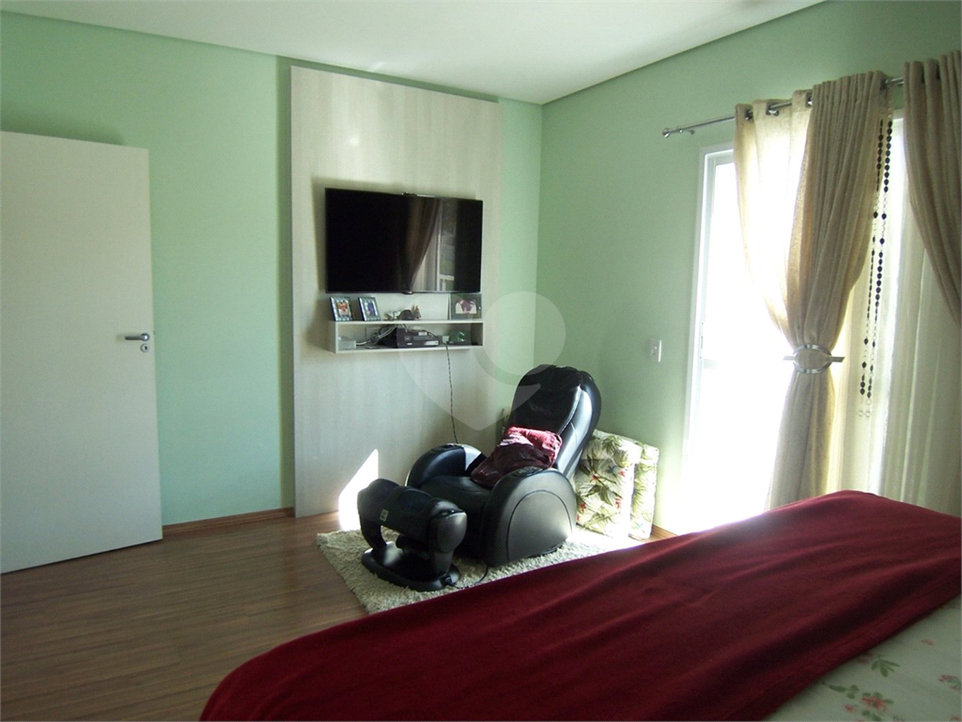 Casa à venda com 3 suítes no condomínio Residencial Recanto dos Paturis, Vinhedo - SP