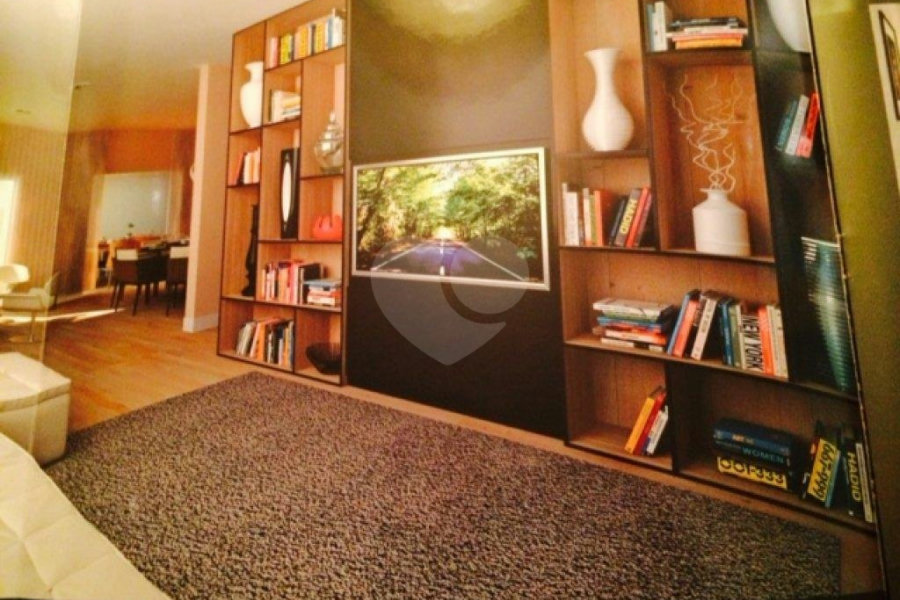 Casa à venda com 4 quartos, sendo 2 suítes, no condomínio Residencial Floresta, São Paulo - SP