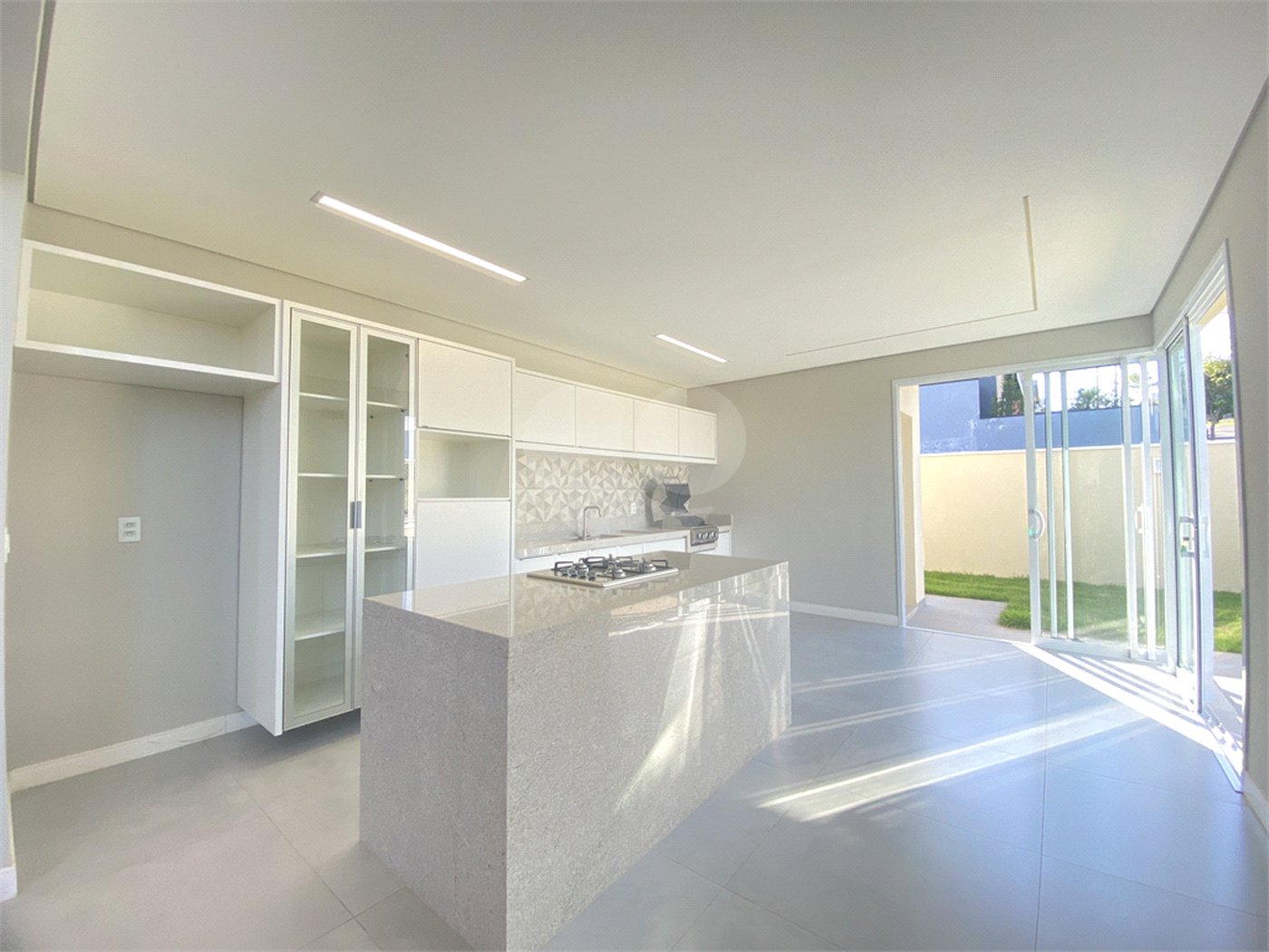 Casa à venda com 3 quartos, sendo 1 suíte, no condomínio Reserva Central Parque, Salto - SP