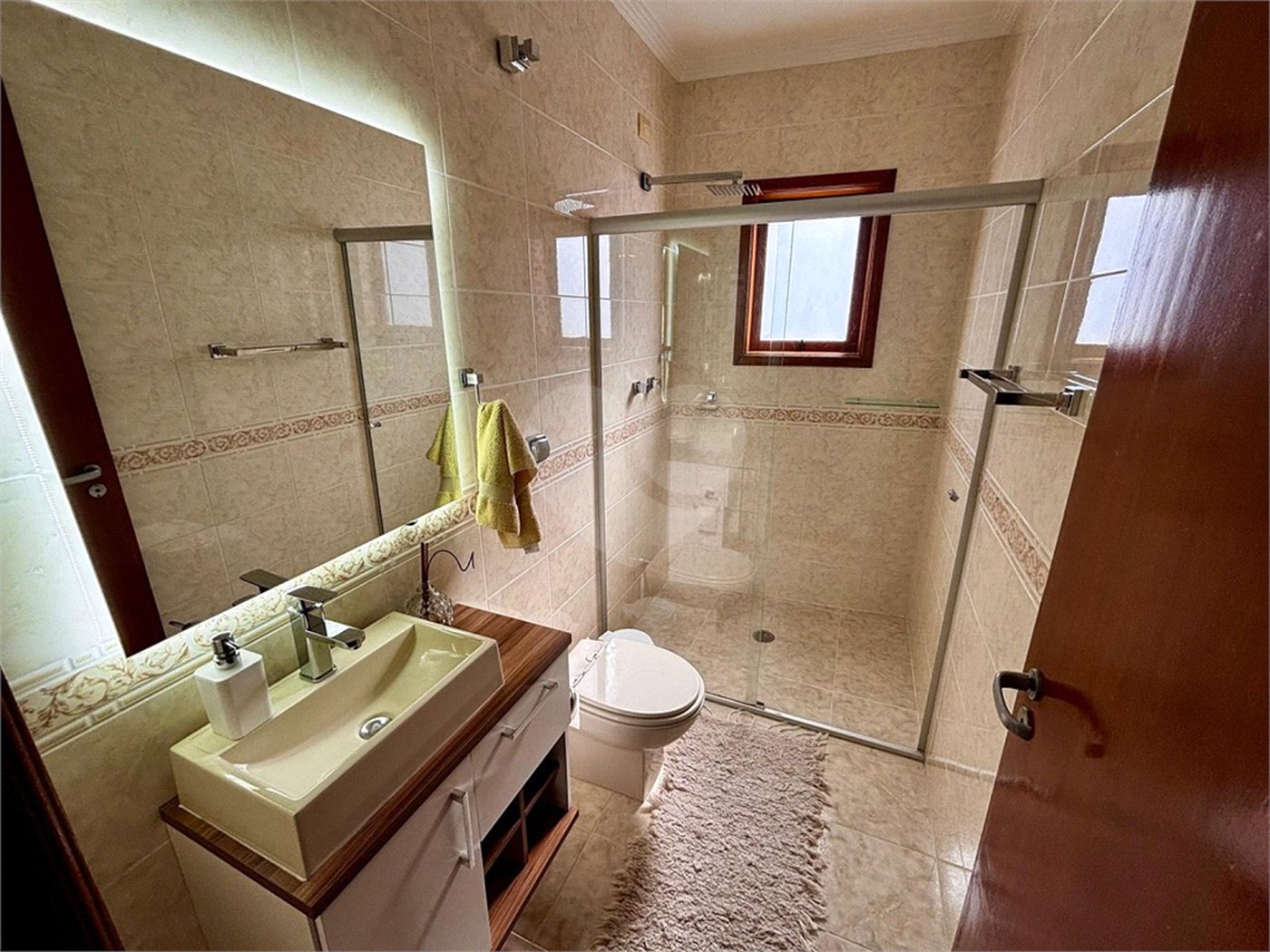 Sobrado à venda com 4 quartos, sendo 1 suíte, em Tremembé, São Paulo, SP