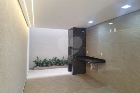 Sobrado à venda com 3 quartos, sendo 1 suíte, em Vila São Geraldo, São Paulo, SP