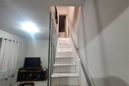 Sobrado à venda com 2 quartos em Vila Nivi, São Paulo, SP