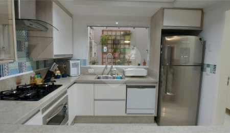 Casa à venda com 3 quartos, sendo 1 suíte,  no condomínio Ville Resedá, São Paulo - SP