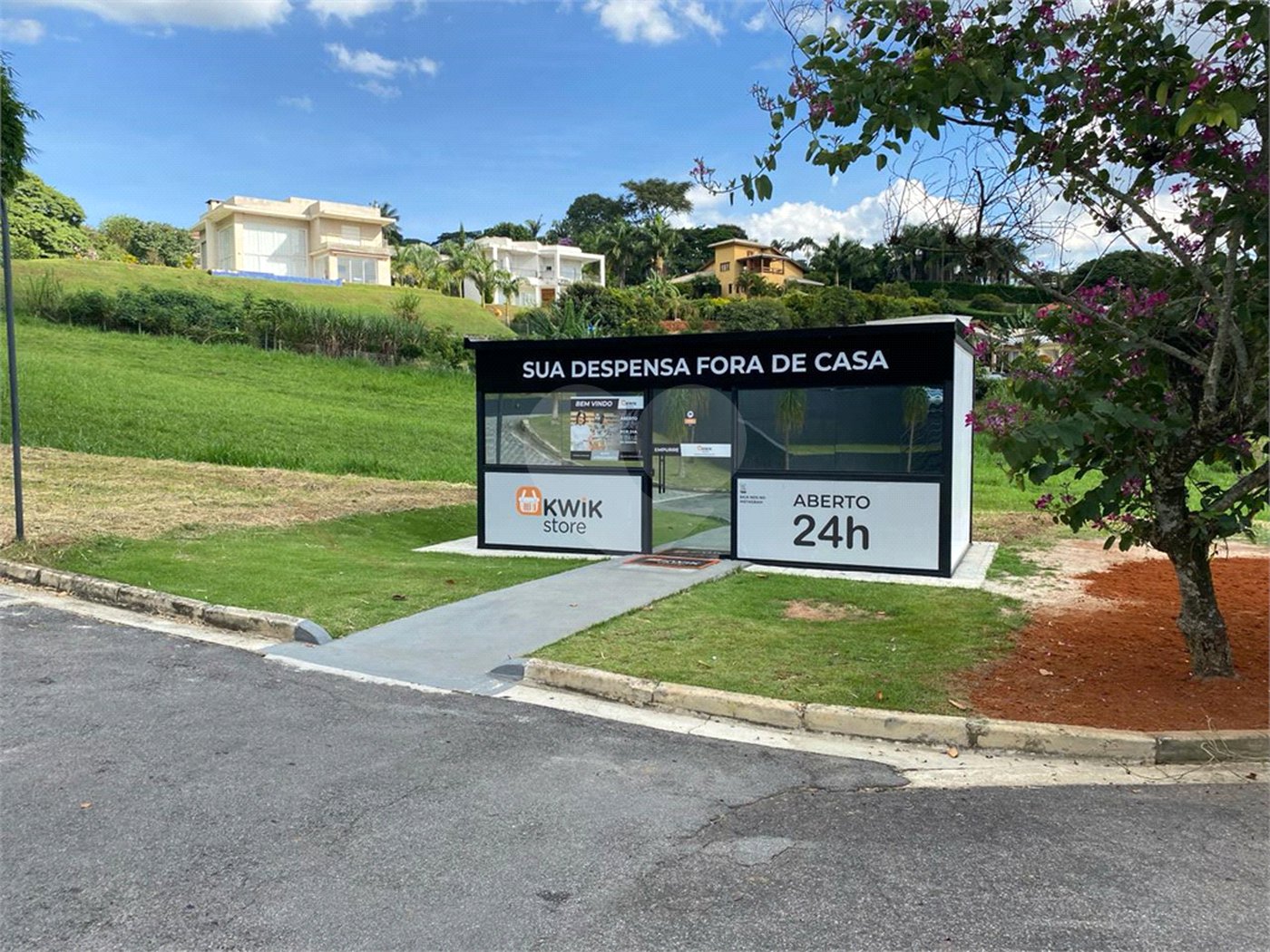 Casa à venda com 4 quartos, sendo 3 suítes,  no condomínio Jardim das Palmeiras, Bragança Paulista - SP