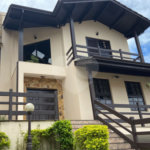 Sobrado à venda com 3 quartos, sendo 1 suíte,  em Vila Suissa, Mogi das Cruzes, SP