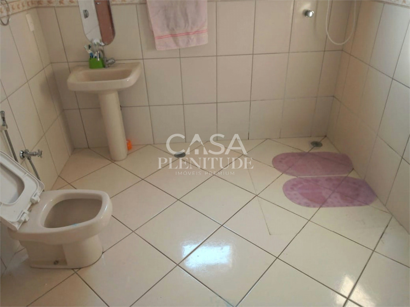 Sobrado à venda com 3 quartos, sendo 1 suíte,  em Wanel Ville, Sorocaba, SP