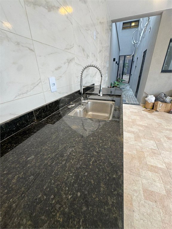 Casa à venda com 5 quartos, sendo 4 suítes, no condomínio Grand Park, Rio de Janeiro - RJ