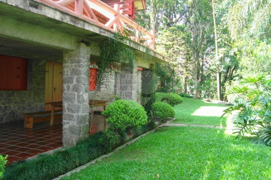 Casa à venda com 3 quartos, sendo 2 suítes, no condomínio Jardim Ibiratiba, São Paulo - SP