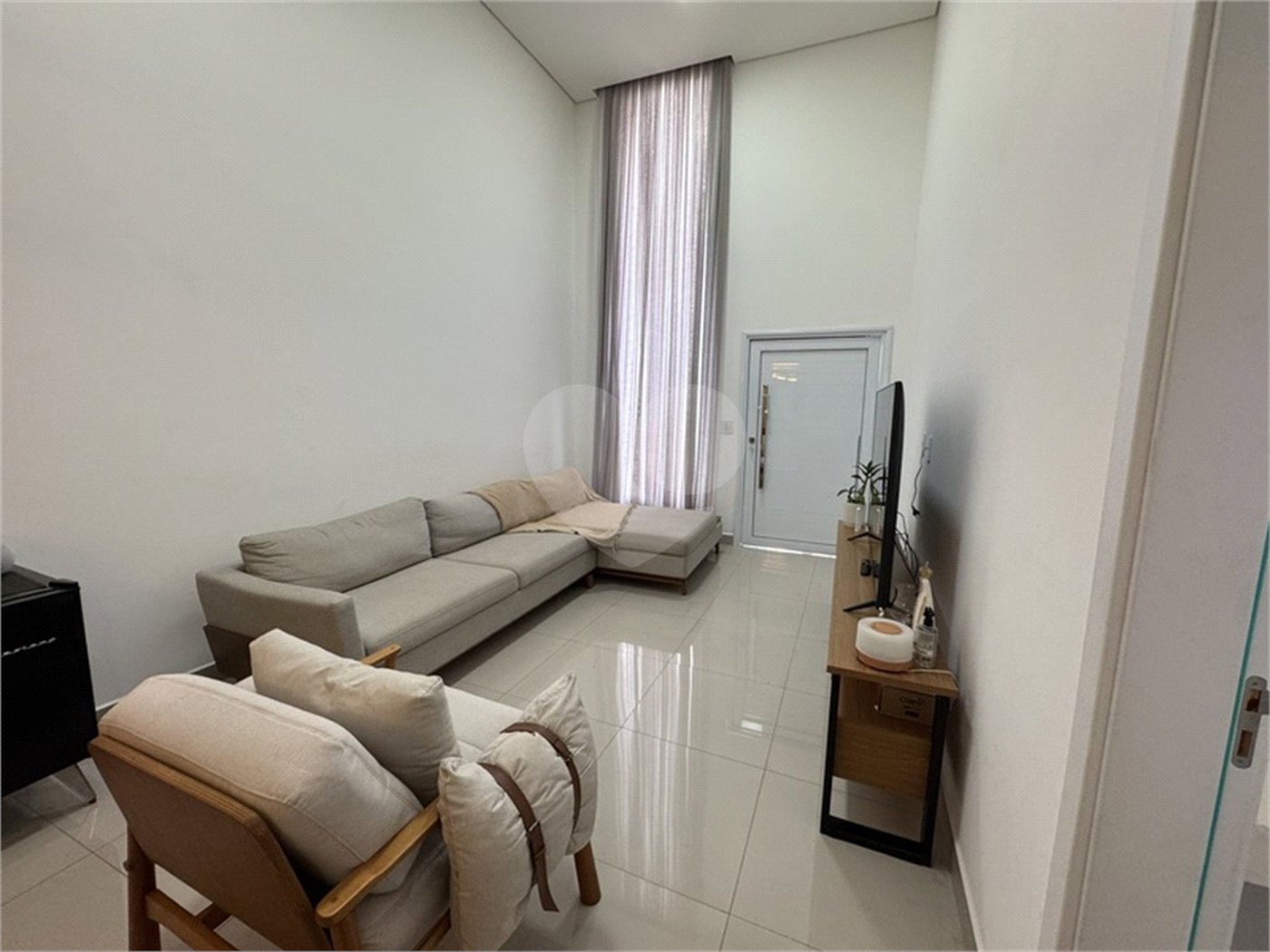 Casa à venda com 3 quartos, sendo 1 suíte, no condomínio Jardim Guarujá, Salto - SP