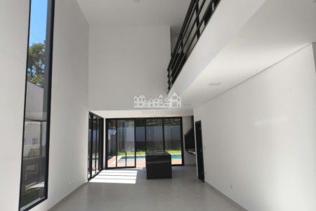 Casa à venda com 5 quartos, sendo 3 suítes, no condomínio Figueira Garden, Atibaia - SP
