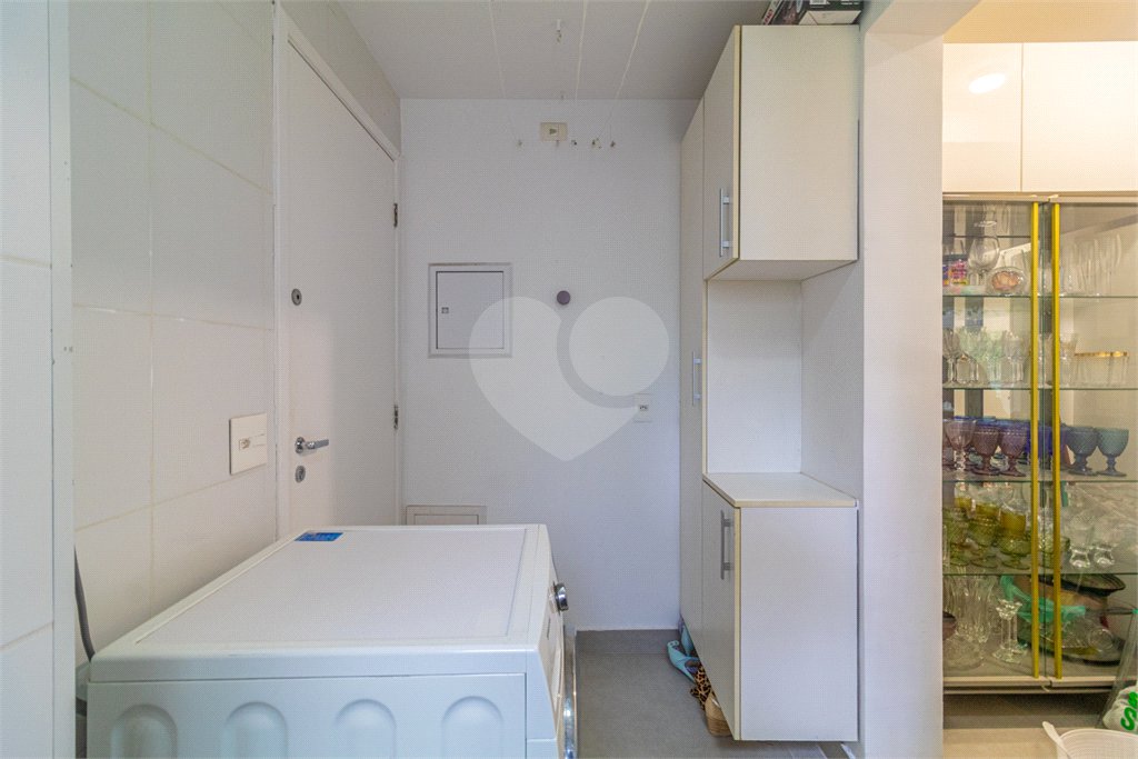 Apartamento à venda com 3 quartos, sendo 1 suíte,  em Morumbi, São Paulo, SP