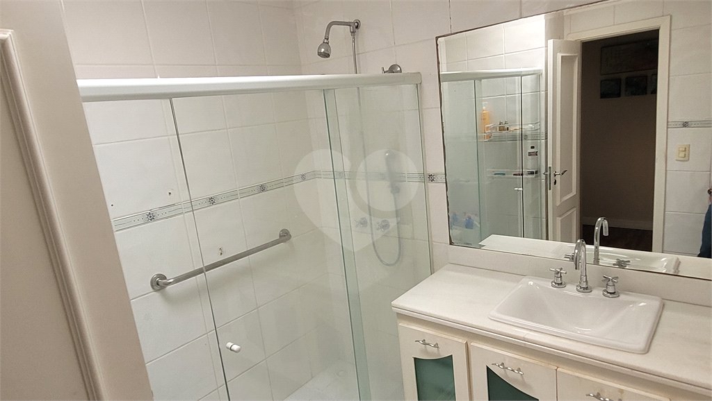 Sobrado à venda com 4 quartos, sendo 3 suítes, em Brooklin Paulista, São Paulo, SP