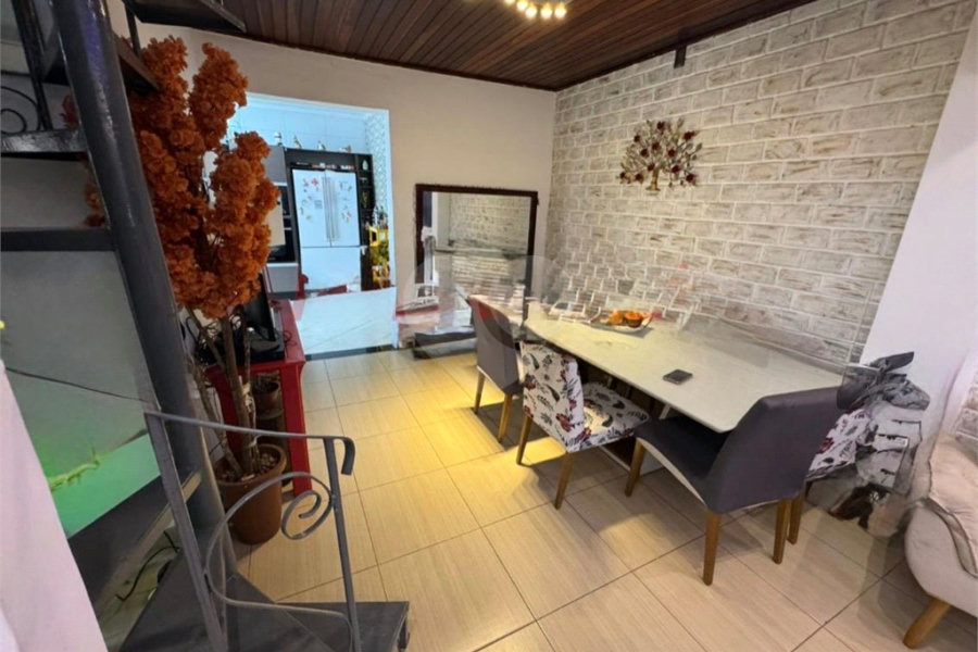 Sobrado à venda com 4 quartos, sendo 1 suíte, em Vila Gustavo, São Paulo, SP