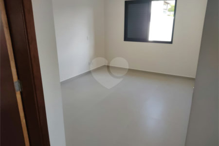 Casa à venda com 3 suítes no condomínio Santa Isabel I, Louveira - SP