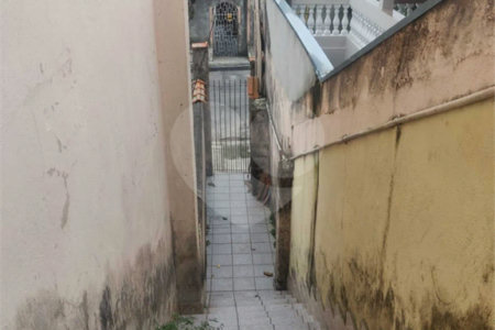 Sobrado à venda com 4 quartos em Jardim Limoeiro, São José dos Campos, SP