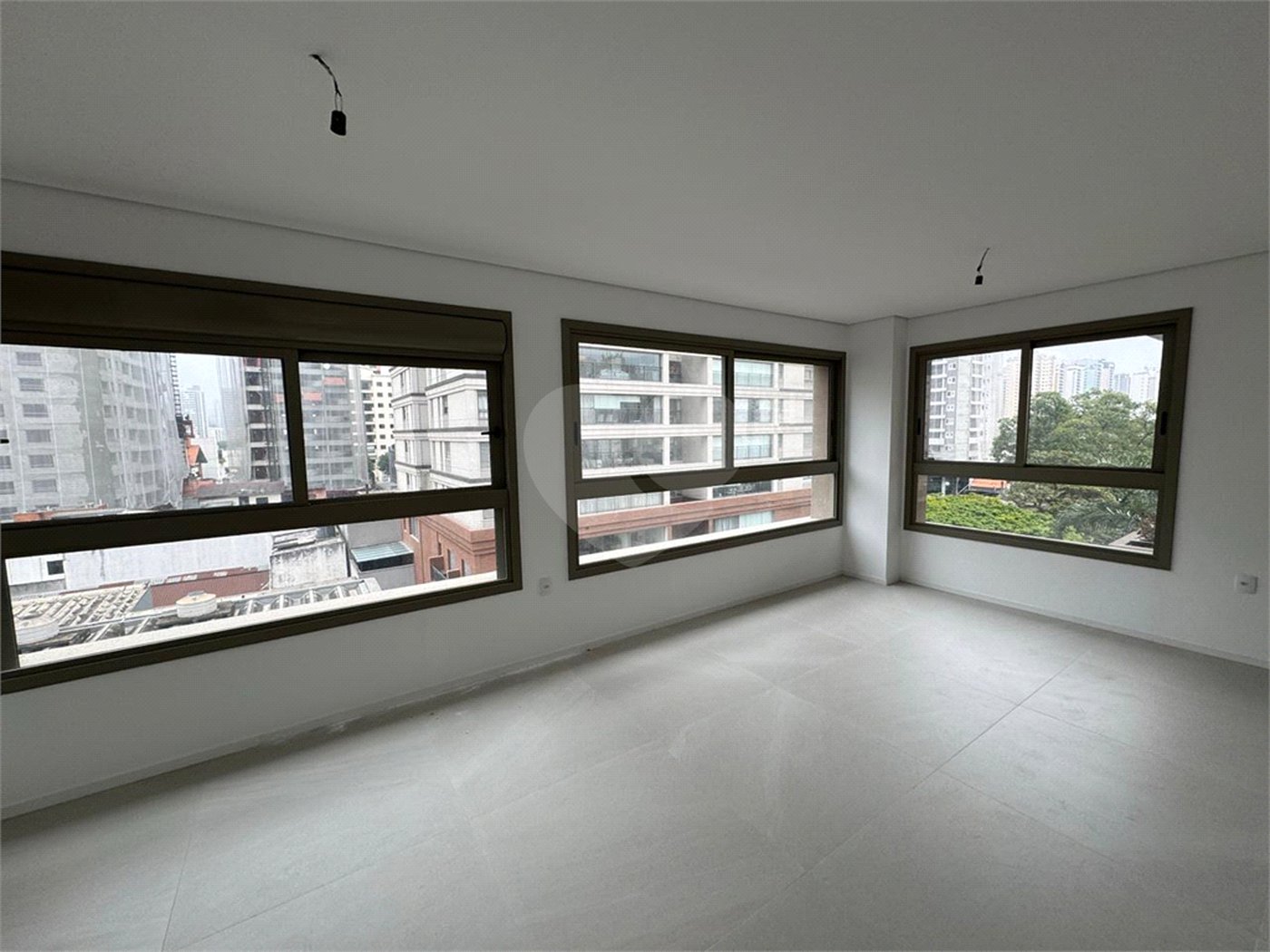 Apartamento à venda com 3 suítes em Moema, São Paulo, SP