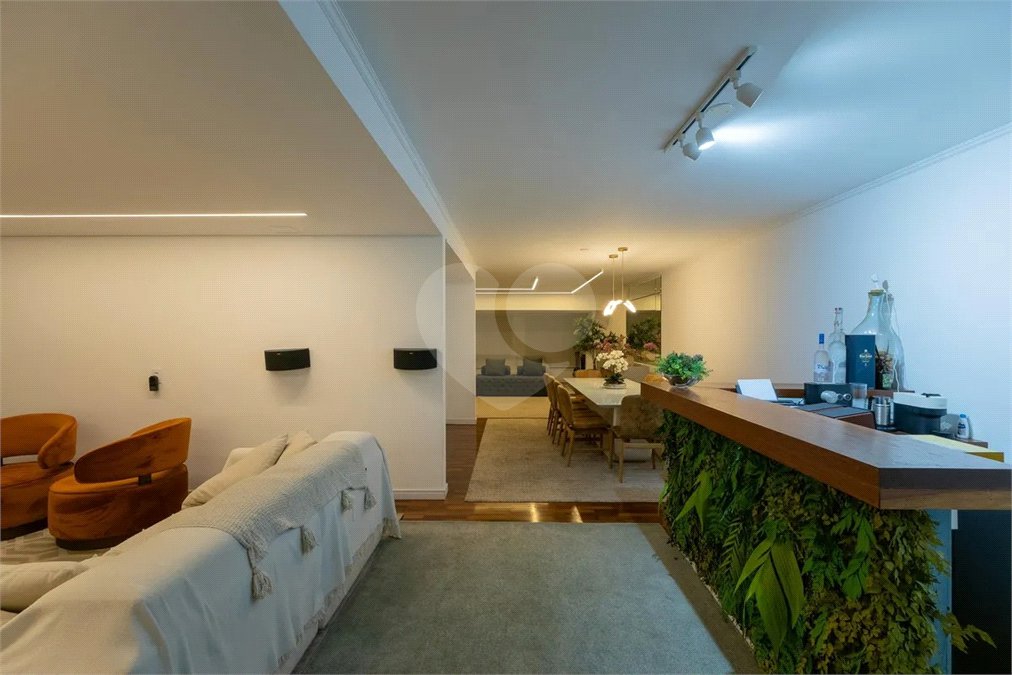 Sobrado à venda com 4 quartos, sendo 3 suítes,  em Brooklin, São Paulo, SP