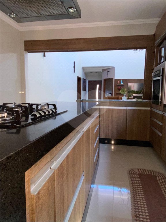 Excelente casa com muito boa localização no Condomínio Eldorado á venda.