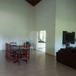 Casa à venda com 4 quartos, sendo 1 suíte,  no condomínio Village da Serra, Araçoiaba da Serra - SP