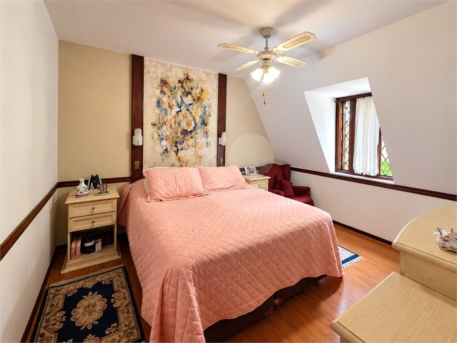 Sobrado com cinco quartos sendo 3 suites 4 vagas| R$ 3.300.000 no Alto da Boa Vista - São Paulo