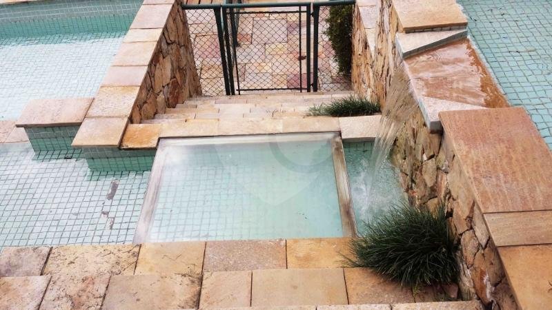 Sobrado à venda com 4 quartos, sendo 2 suítes, em Alto da Boa Vista, São Paulo, SP