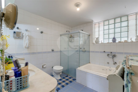 Casa Térrea à venda ou para alugar com 5 quartos, sendo 2 suítes,  em Jardim Prudência, São Paulo, SP