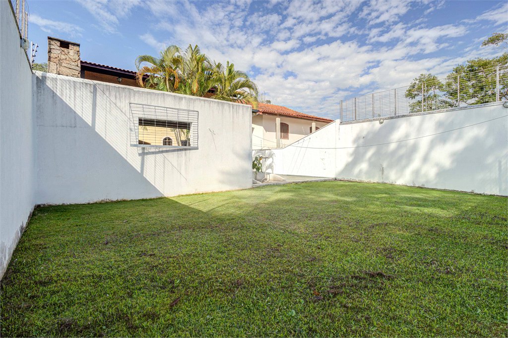 Sobrado à venda com 3 quartos, sendo 1 suíte, em Interlagos, São Paulo, SP