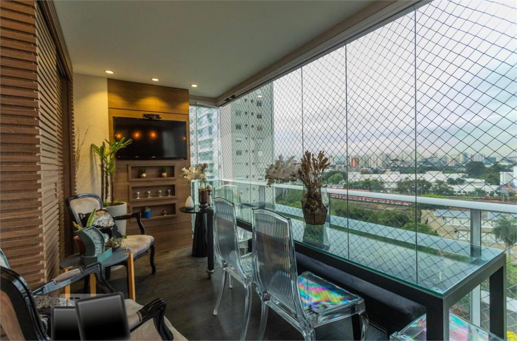 Apartamento à venda com 3 quartos, sendo 1 suíte,  em Vila Anastácio, São Paulo, SP
