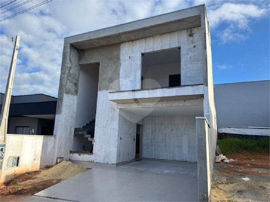 Casa à venda com 3 quartos, sendo 1 suíte,  no condomínio Residencial Marina, Itapetininga - SP