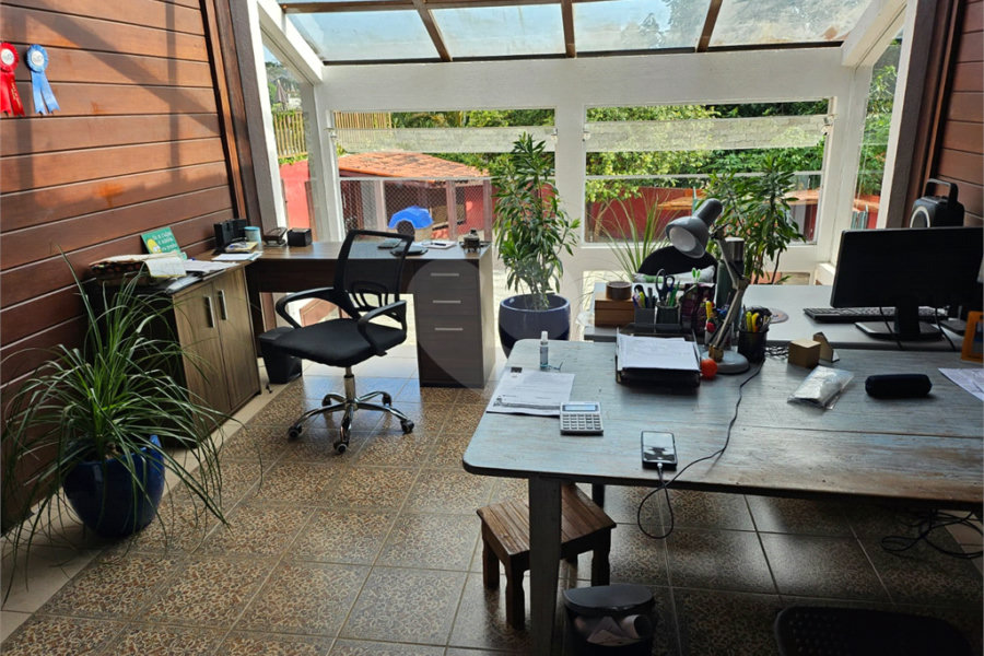 Casa à venda com 4 quartos, sendo 3 suítes, no condomínio Residncial Euroville, Carapicuíba - SP