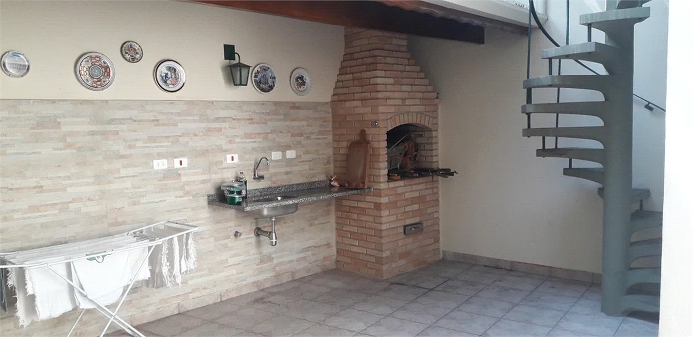 Casa à venda com 3 quartos, sendo 2 suítes,  em Jardim Leonor, São Paulo, SP