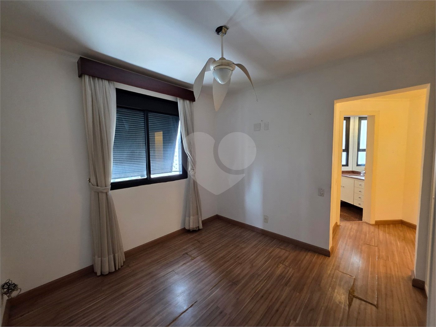 Apartamento à venda com 3 suítes em Vila Uberabinha, São Paulo, SP