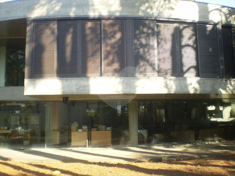 Sobrado à venda com 7 quartos, sendo 4 suítes, em Jardim Petrópolis, São Paulo, SP