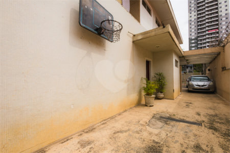 Casa à venda com 5 quartos, sendo 1 suíte, em Vila Rosália, Guarulhos, SP