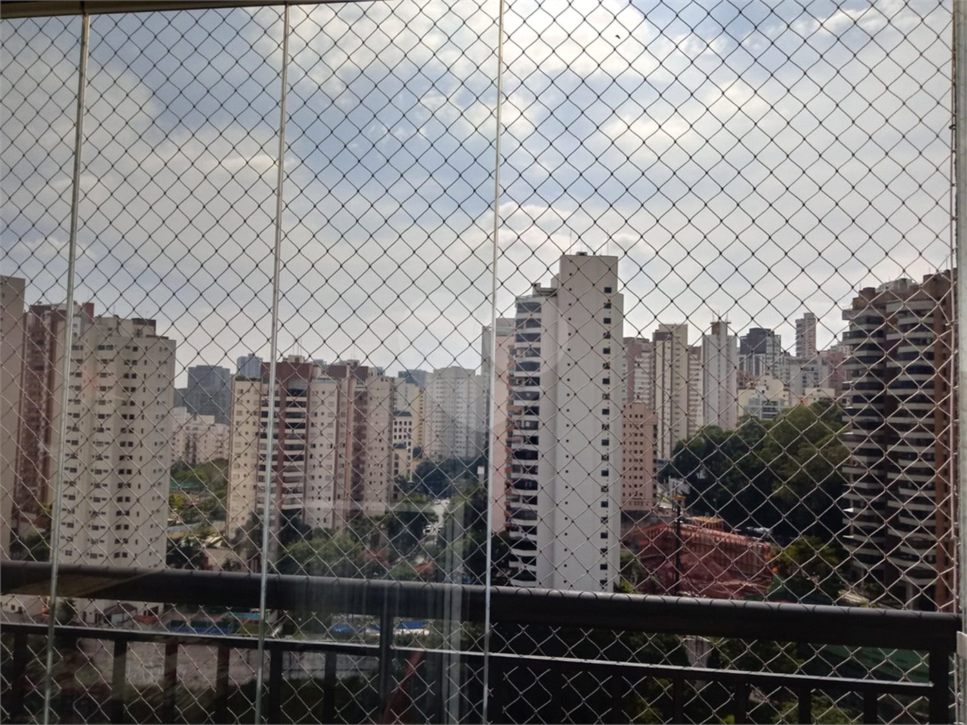 Apartamento à venda com 3 quartos, sendo 1 suíte,  em Vila Praia, São Paulo, SP