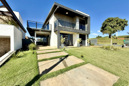 Casa à venda com 3 quartos, sendo 1 suíte,  em Terras de Santa Cristina XIII Setor Marina, Paranapanema, SP