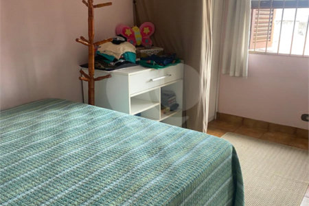 Sobrado à venda com 3 quartos em Jardim Imperador, Suzano, SP