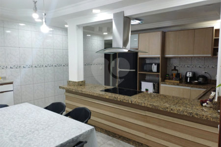 Sobrado à venda com 3 quartos em Calmon Viana, Poá, SP