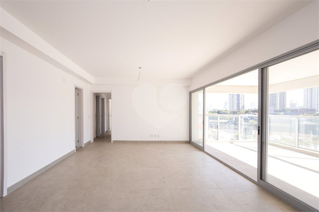 Apartamento à venda com 3 quartos, sendo 1 suíte,  em Vila Sofia, São Paulo, SP