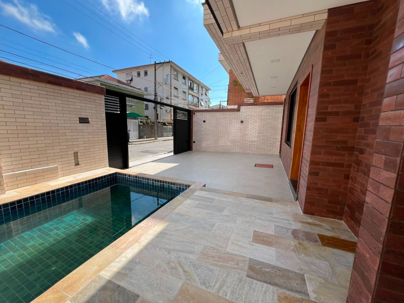Sobrado com 4 dormitórios à venda, 234 m² por R$ 2.500.000,00 - Ponta da Praia - Santos/SP