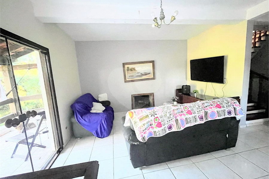 Casa à venda com 3 quartos, sendo 1 suíte, no condomínio Iara Branca, Mairiporã - SP