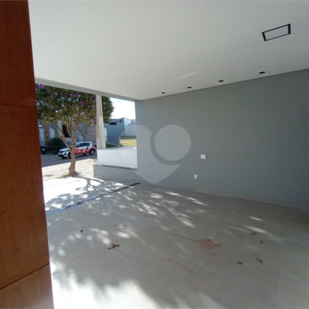 Casa à venda com 3 quartos, sendo 1 suíte, no condomínio Lago dos Ipês, Itapetininga - SP