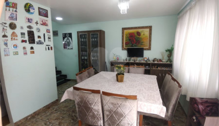 Casa à venda com 2 suítes no condomínio Morada das Hortênsias, São Paulo - SP